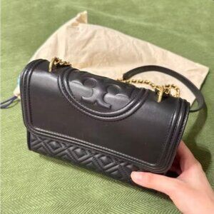 90% New TORY BURCH Fleming shoulder bag